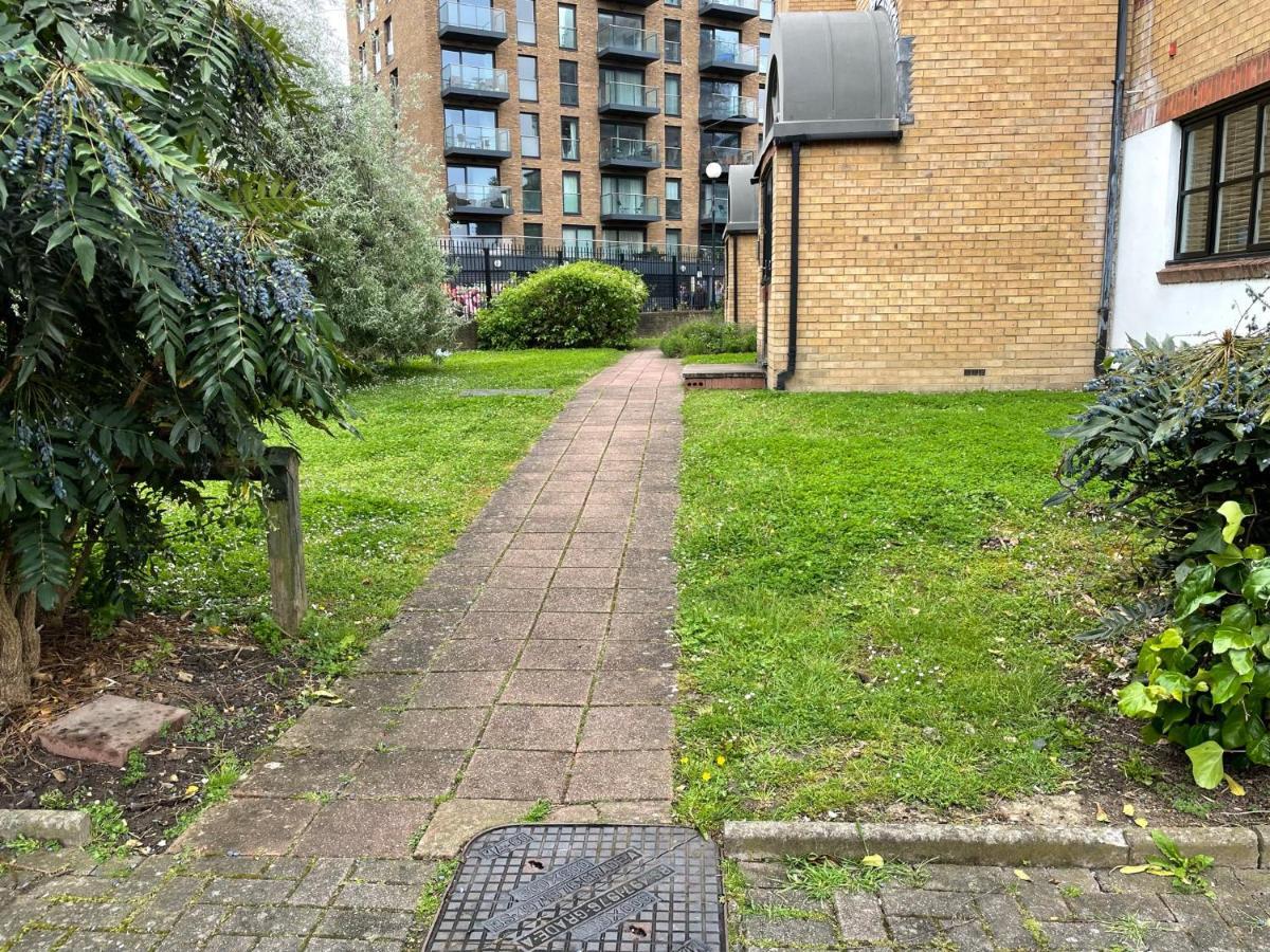 Surrey Docks Se16 Near Canada Water N Easy Access Canary Wharf Londra Esterno foto